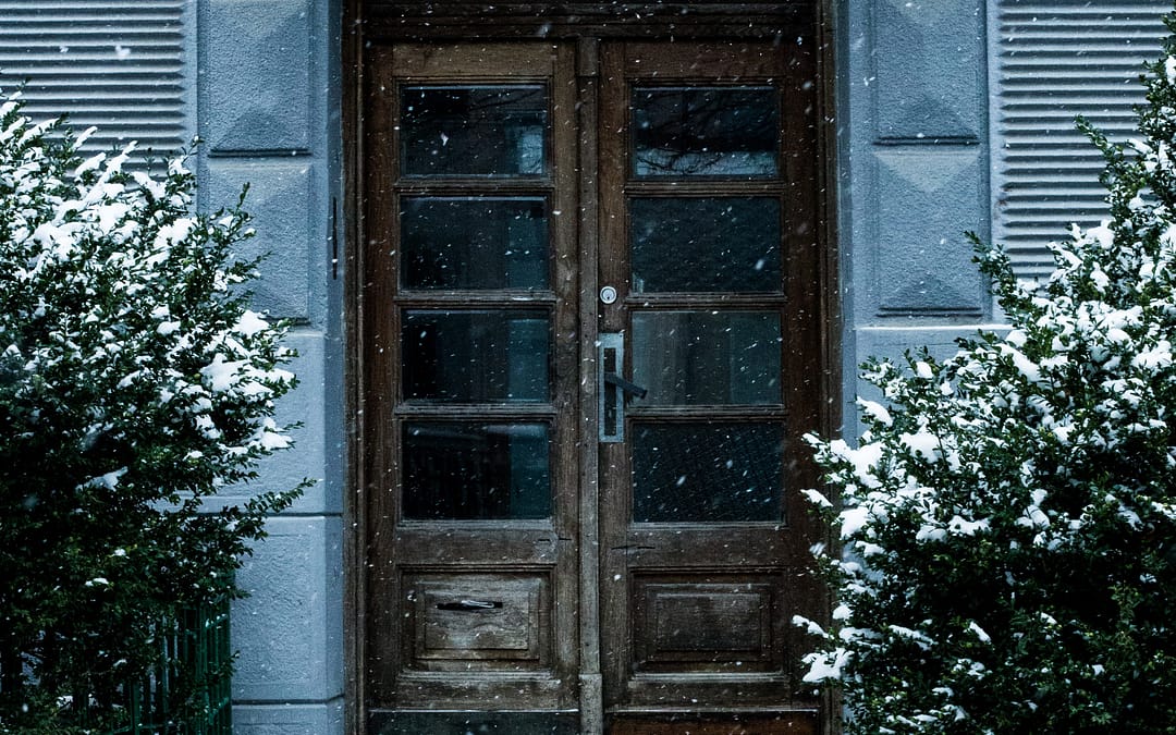 How to close a frozen door